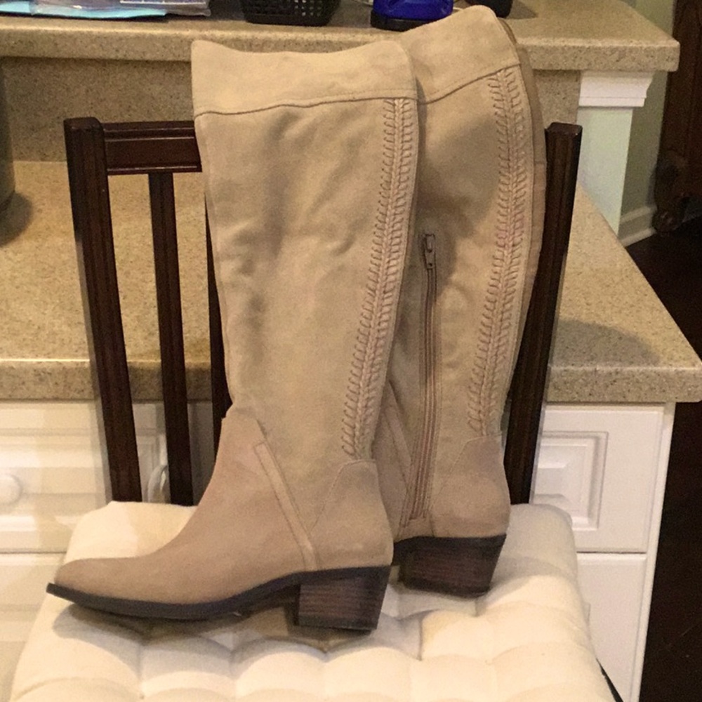 Vince camuto leather upper knee high boots, suede surface.